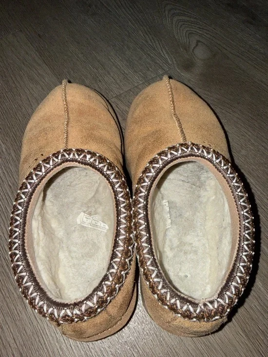 UGG Women’s Chestnut Suede Slip-On Moccasin Slippers - Picture 4 of 5